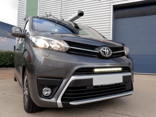 Σέτ τοποθέτησης προφυλακτήρα για Toyota Proace (2016-2023) με Linear-18 PL 12150 Lumens