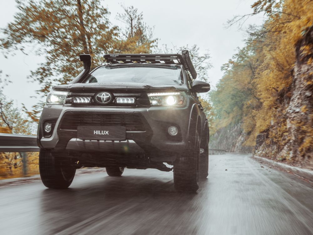 Σετ τοποθέτησης γρίλιας για Toyota Hilux (2017 - 2020) με Triple-R 750