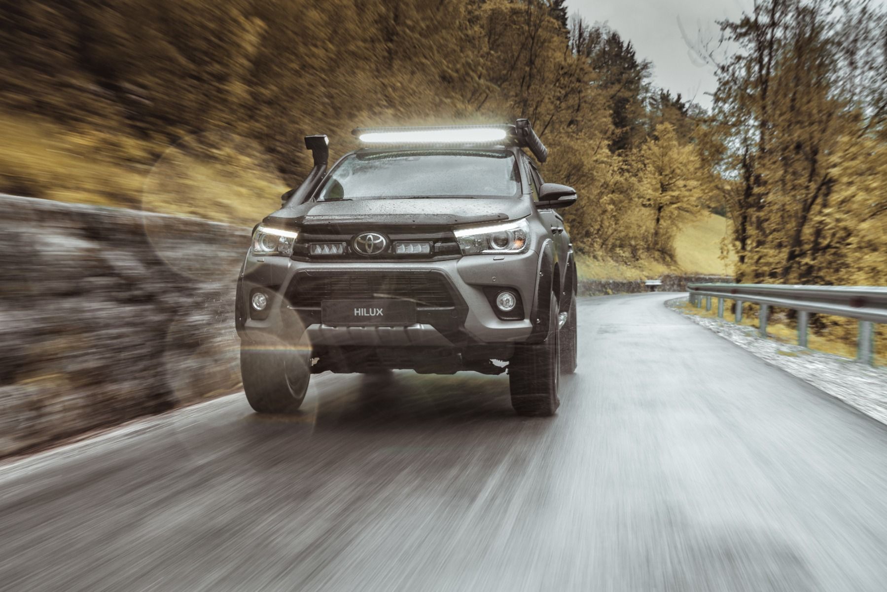 Σετ τοποθέτησης γρίλιας για Toyota Hilux (2017 - 2020) με Triple-R 750 - Image 3