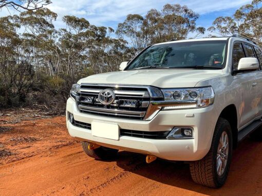 Σετ τοποθέτησης γρίλιας για Toyota Landcruiser 200 (2015-2021) με Triple-R 750