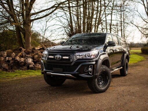 Σετ τοποθέτησης γρίλιας για Toyota Hilux Invincible X (2017-2020) με St4 8272 Lumens