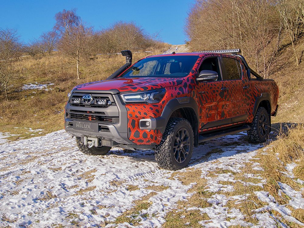 Σετ τοποθέτησης γρίλιας για Toyota Hilux Invincible X (2021+) με Triple-R 750 (Με Φώτα θέσης και Φάρο) 10800 Lumens - Image 3