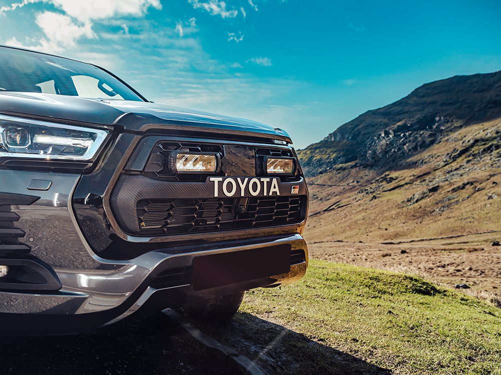 Σετ γρίλιας για Toyota Hilux GR Sport (2023-2024) με Triple-R 750 - Image 2